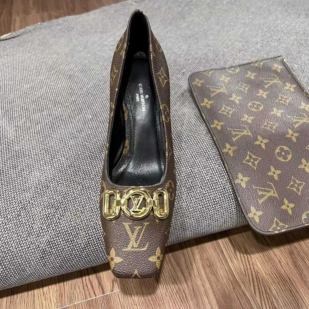 Louis Vuitton Revolving Cliff    - DesignerGu