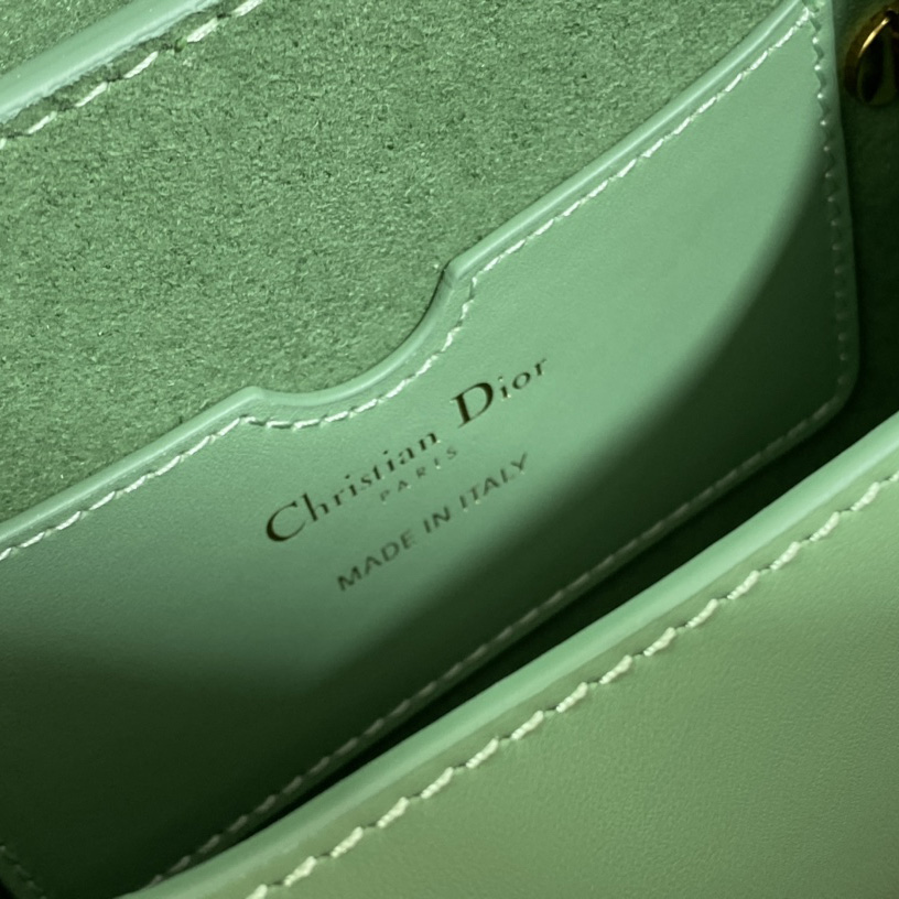 Dior Small Dior Bobby Bag(18-14-5cm) - DesignerGu