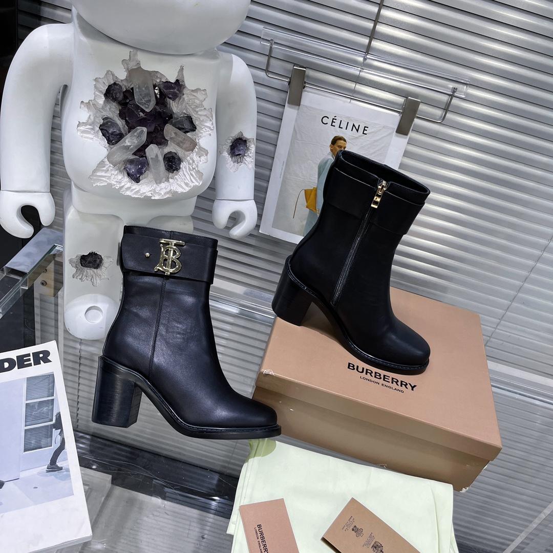 Burberry Leather Boots - DesignerGu