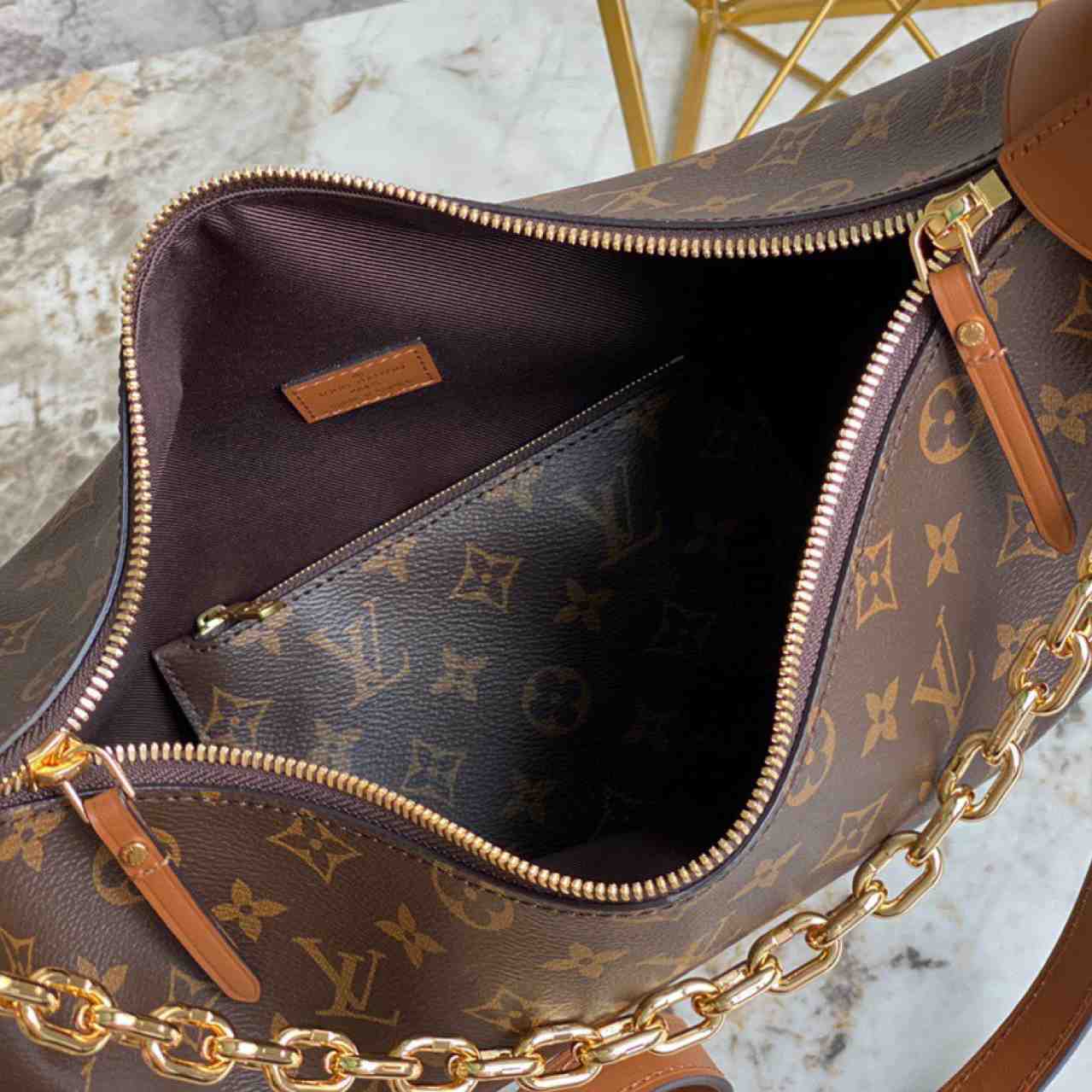 Louis Vuitton Loop Hobo(38-30-10cm)     M46311 - DesignerGu