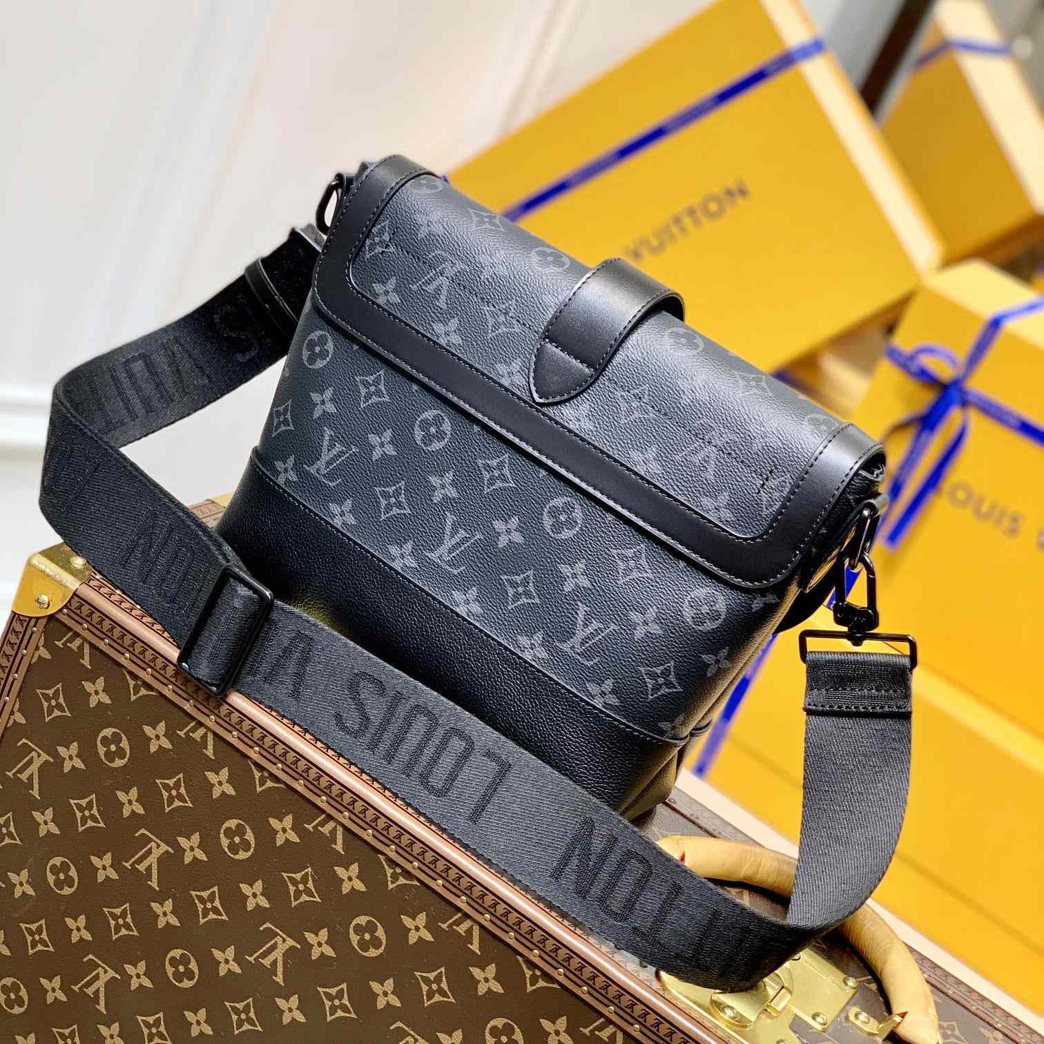 Louis Vuitton  Saumur Messenger(36-23-11cm) M45911 - DesignerGu