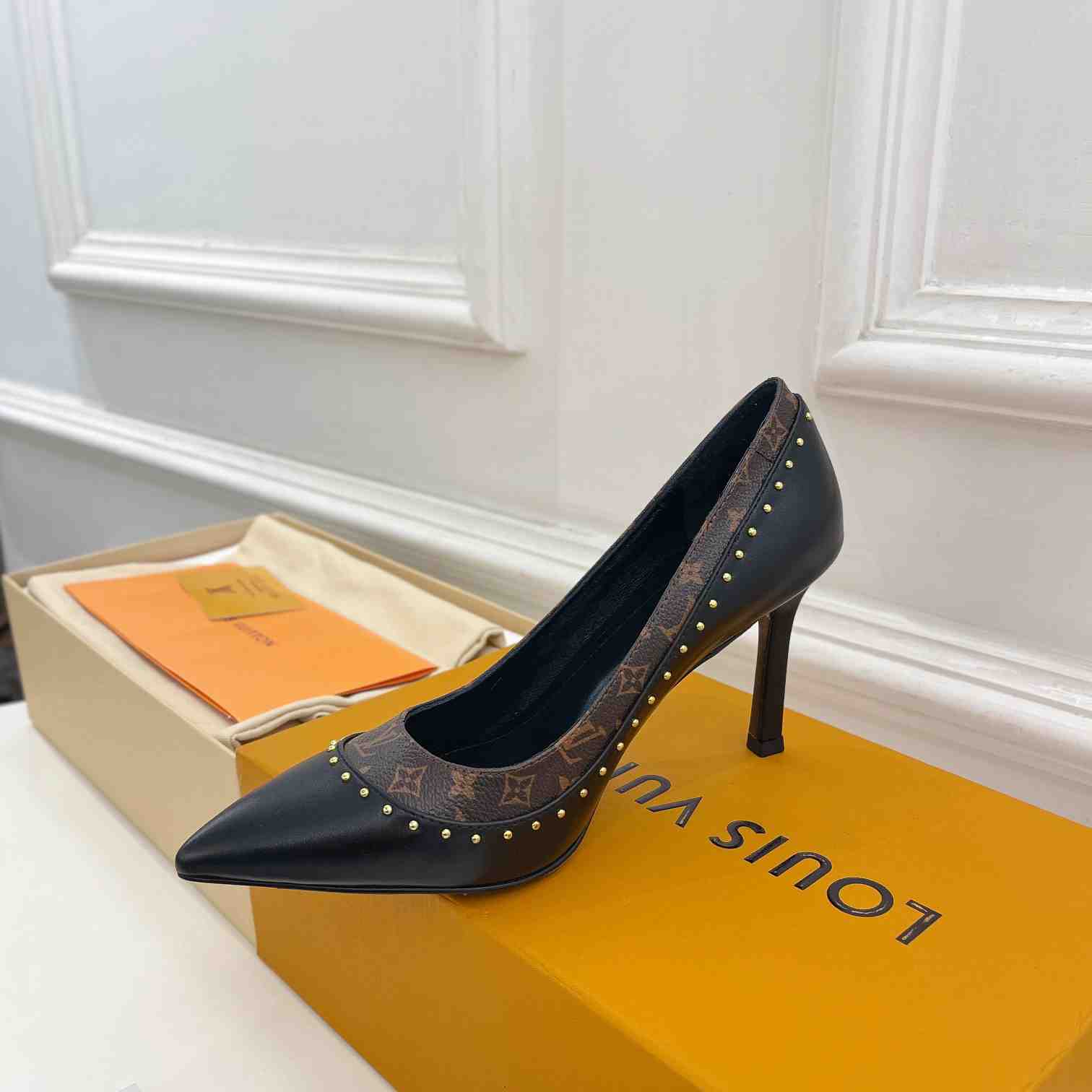 Louis Vuitton Signature Pump - DesignerGu