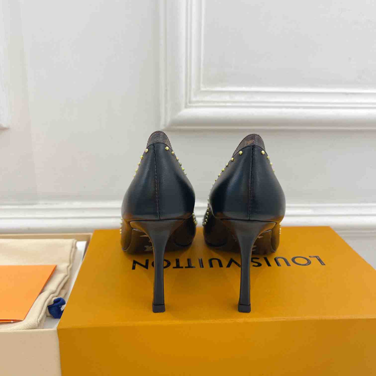 Louis Vuitton Signature Pump - DesignerGu