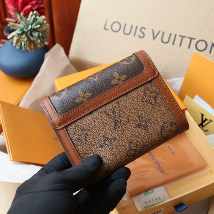 Louis Vuitton Dauphine Compact Wallet (12-9.5-3.5cm)   M68725 - DesignerGu