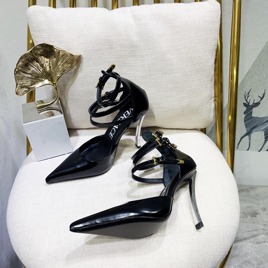 Versace Pin-Point Pumps - DesignerGu