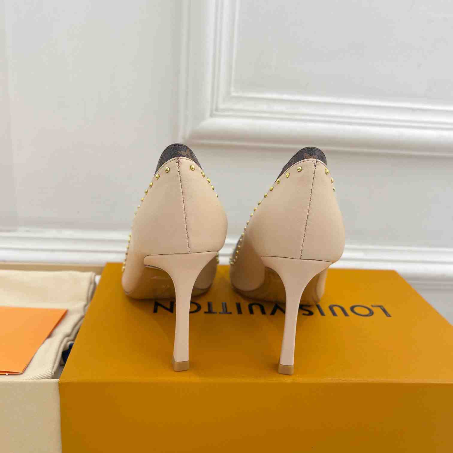 Louis Vuitton Signature Pump - DesignerGu