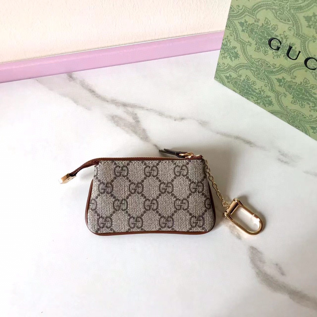 Gucci GG Supreme Key Pouch - DesignerGu