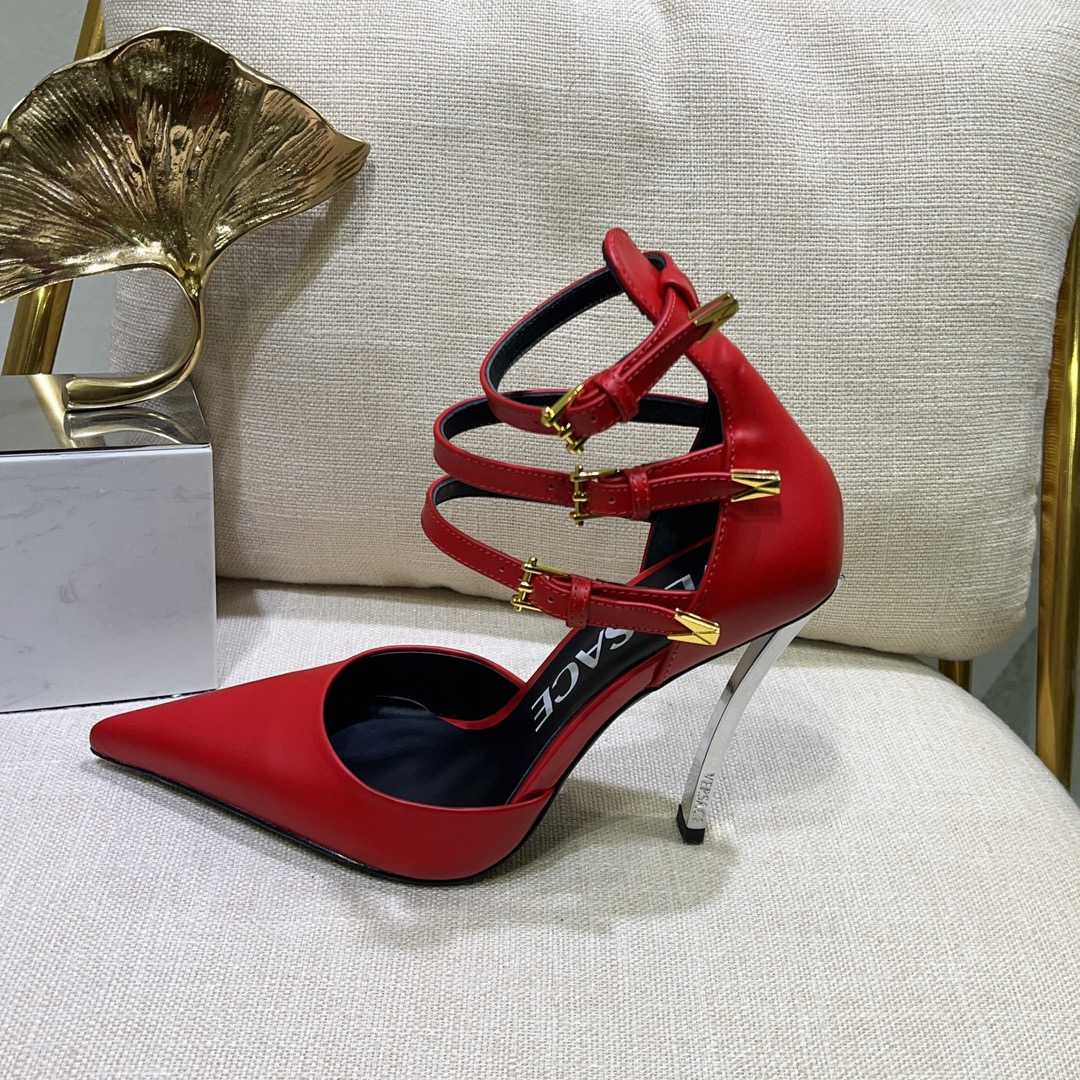 Versace Pin-Point Pumps - DesignerGu