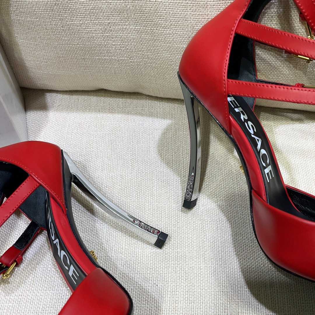 Versace Pin-Point Pumps - DesignerGu