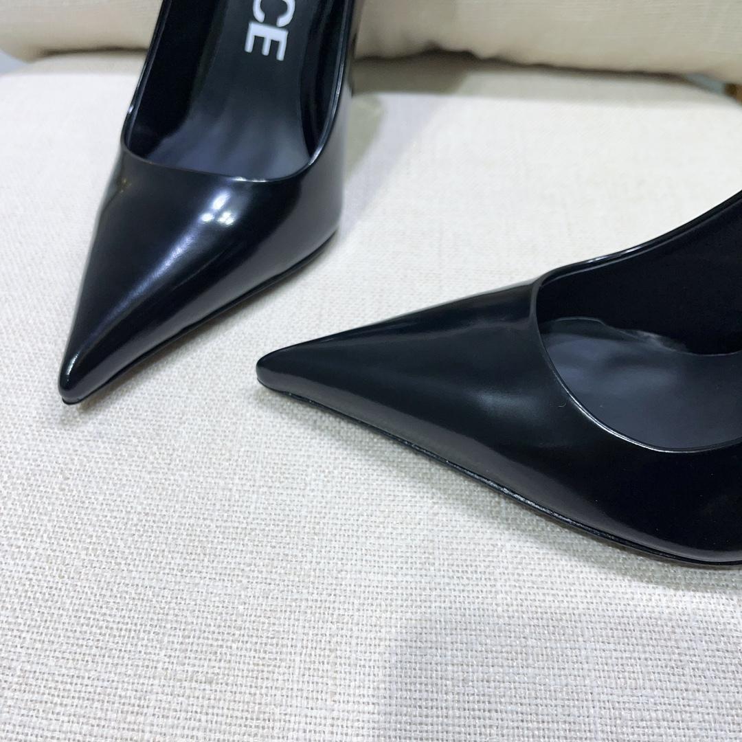 Versace Pin-Point Pumps - DesignerGu