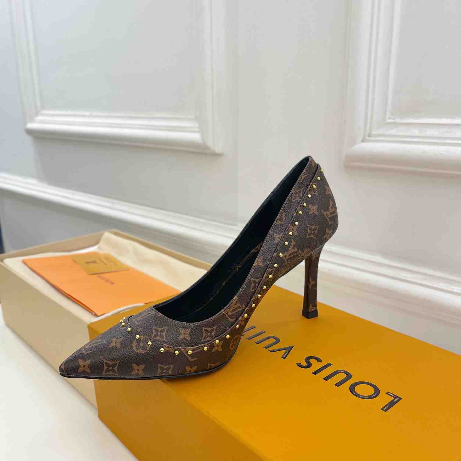 Louis Vuitton Signature Pump - DesignerGu