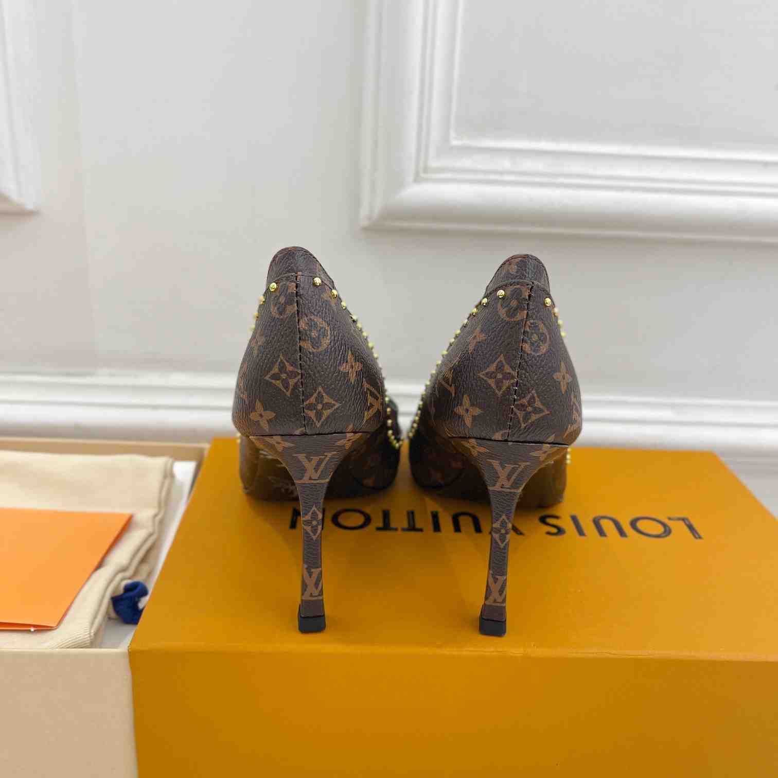 Louis Vuitton Signature Pump - DesignerGu