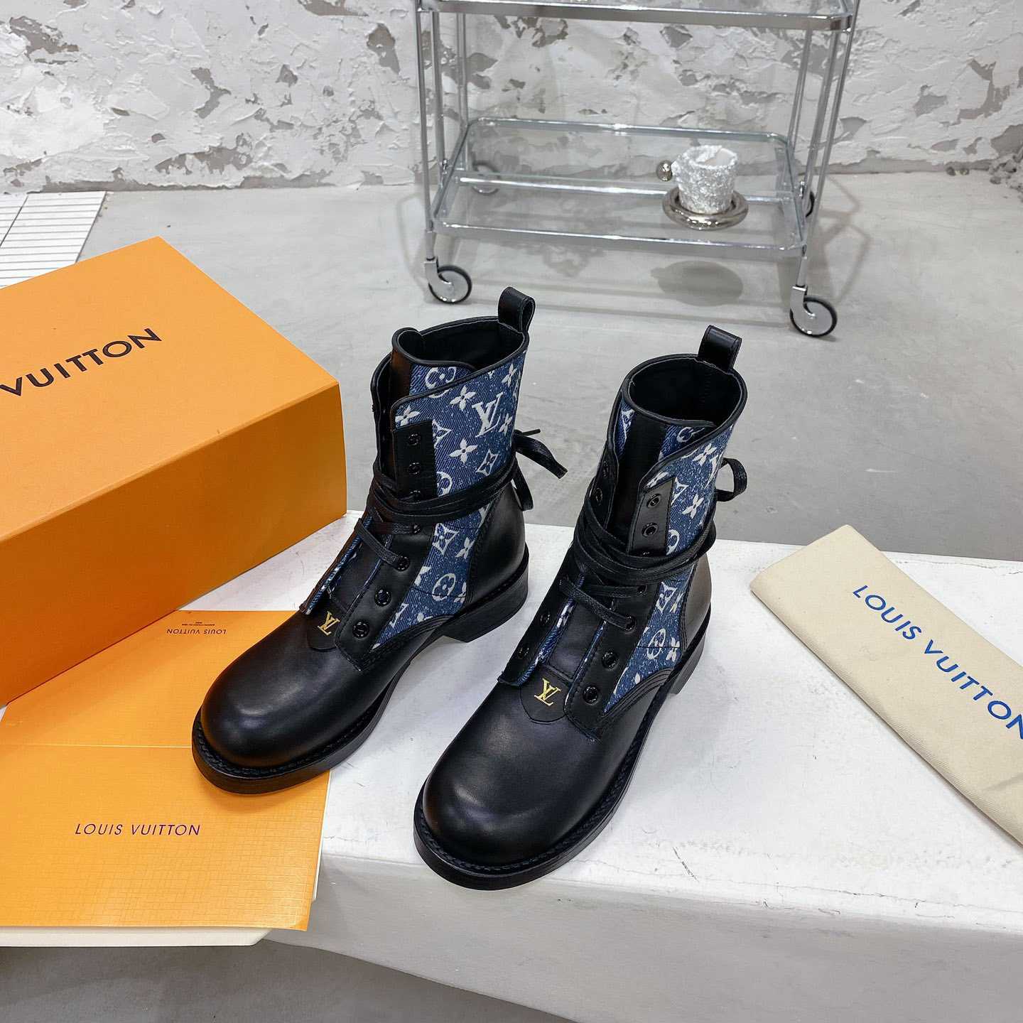 Louis Vuitton Metropolis Flat Ranger - DesignerGu