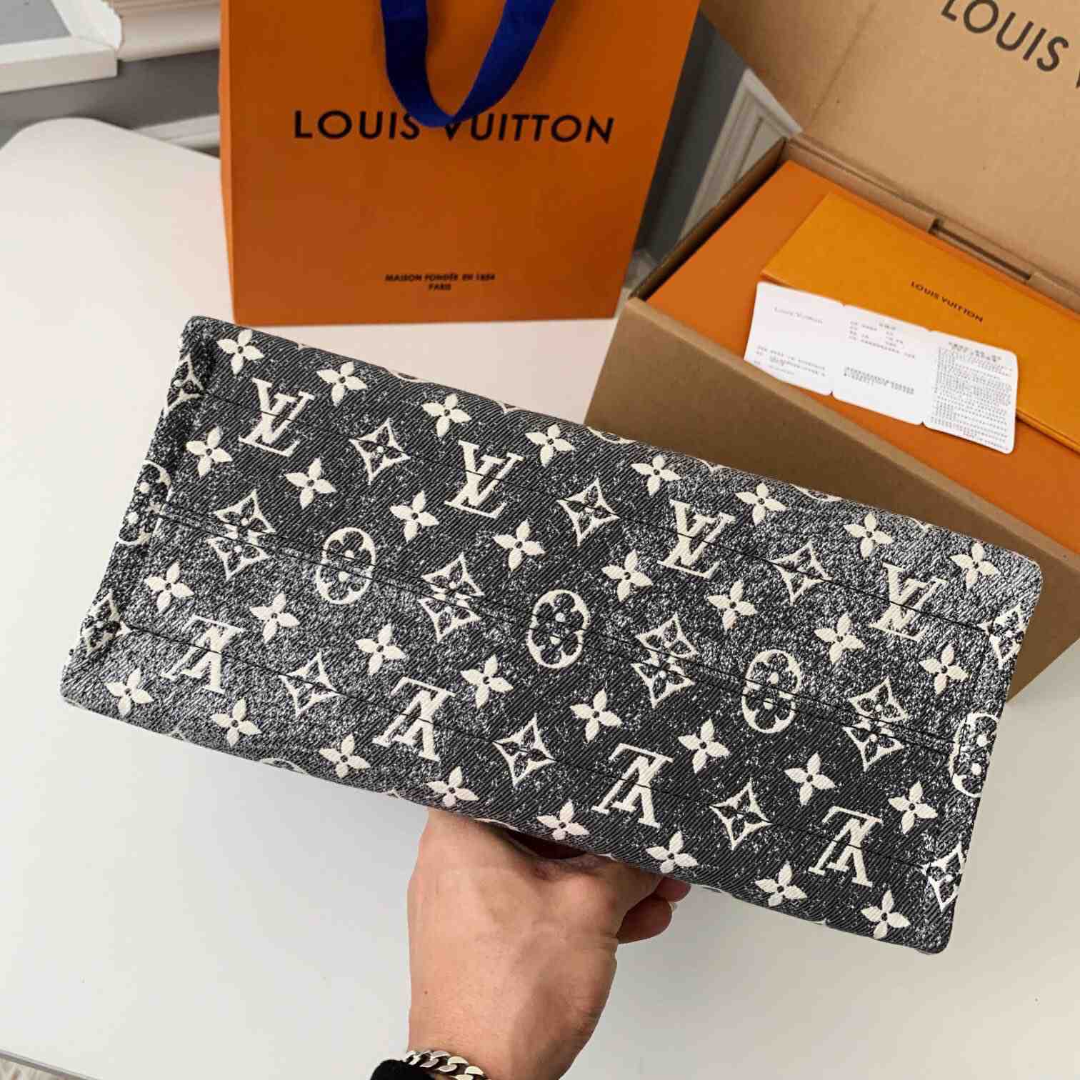 Louis Vuitton OnTheGo MM(35-27-14cm) - DesignerGu