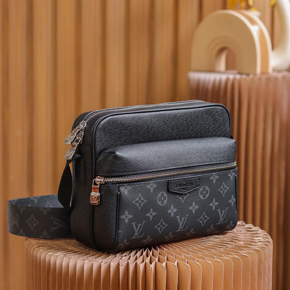  Louis Vuitton Outdoor Messenger(29.5-20-10.5cm)   M30233 - DesignerGu