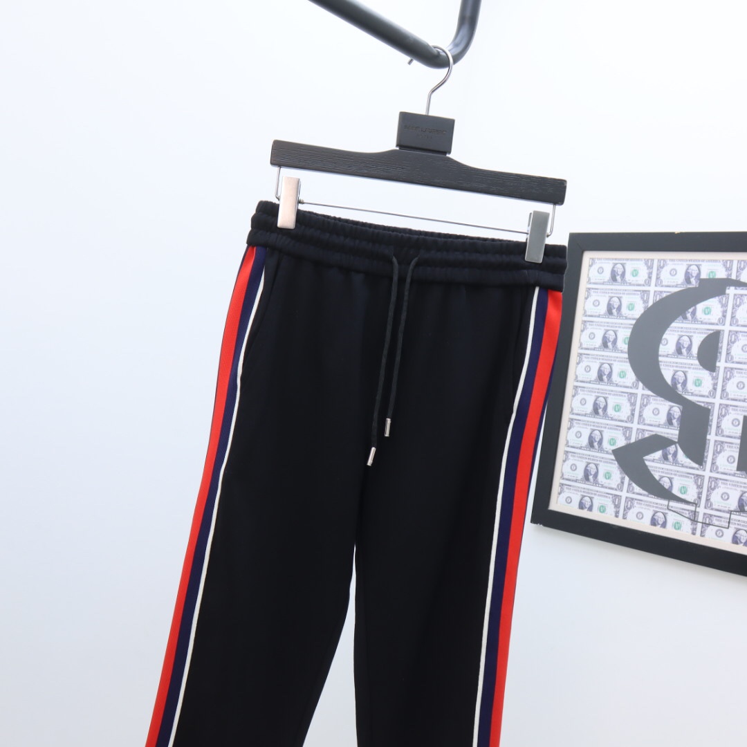 Gucci Zip Jacket & Jogging Pants - DesignerGu