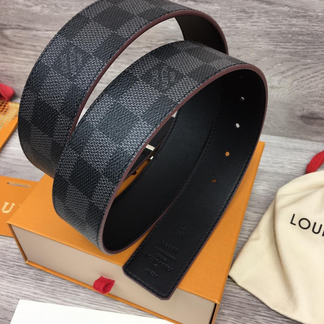 Louis Vuitton  LV Initiales 40mm Reversible Belt - DesignerGu