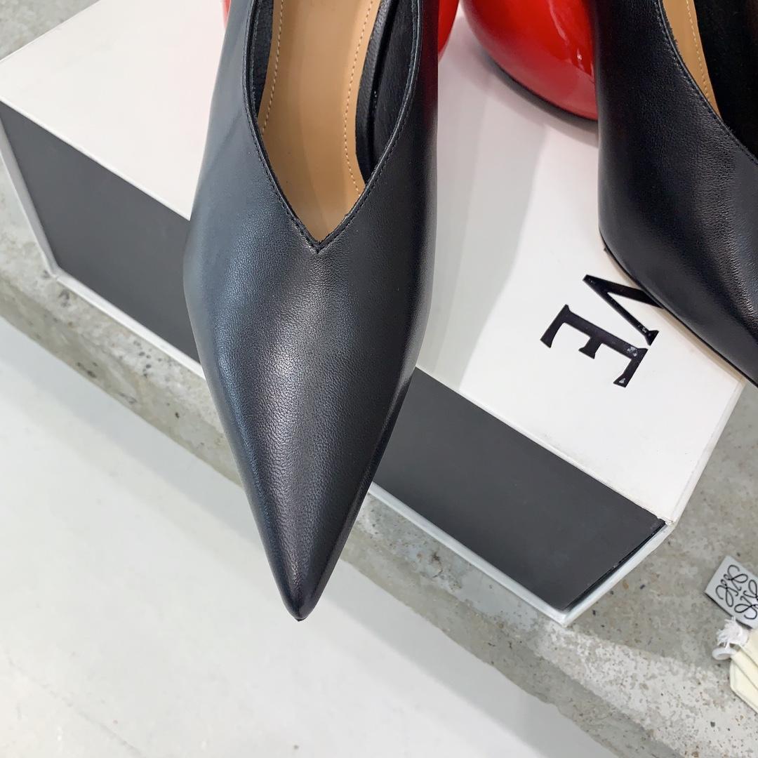 Loewe Balloon Pump In Calfskin - DesignerGu