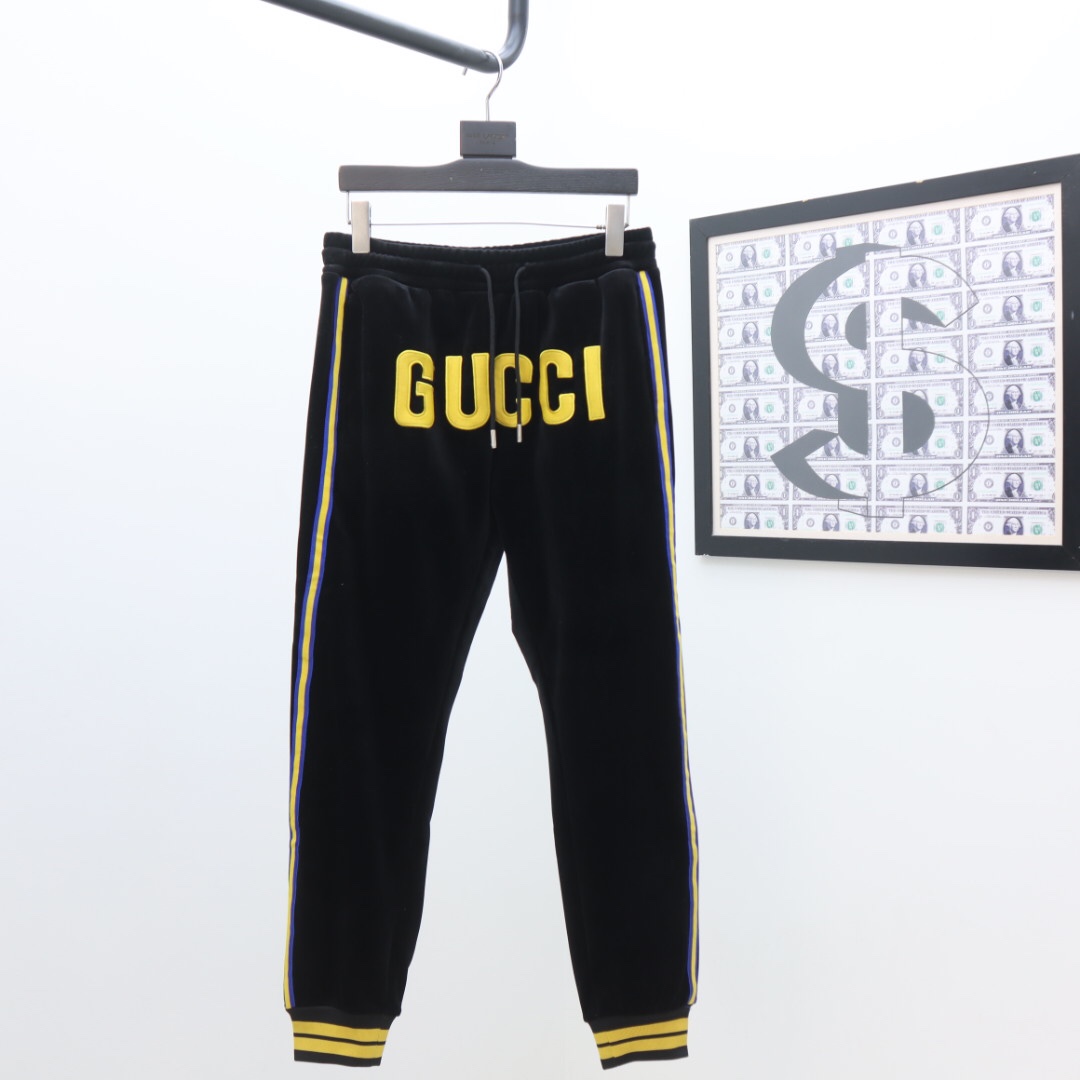 Gucci Zip Jacket & Jogging Pants - DesignerGu