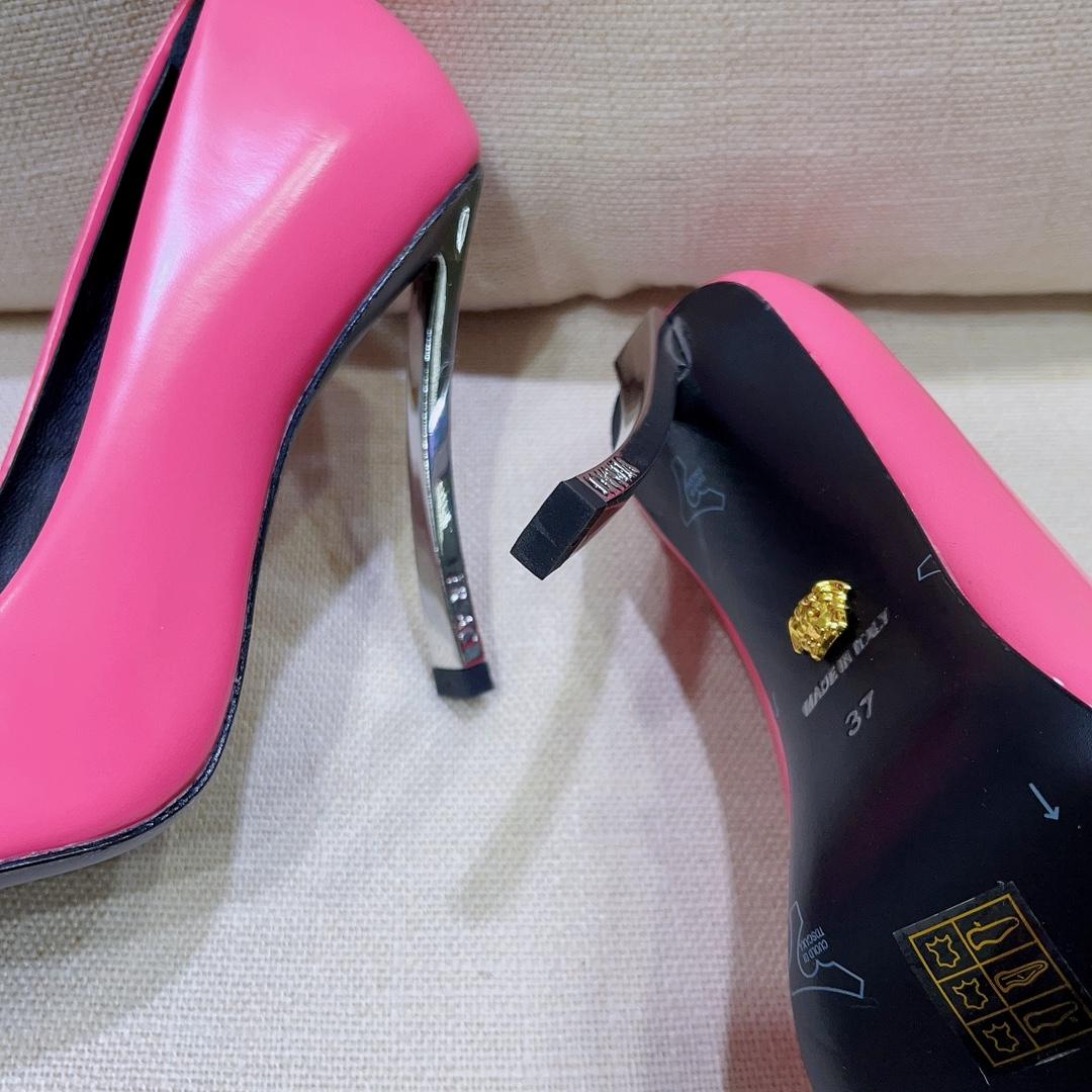 Versace Pin-Point Pumps - DesignerGu