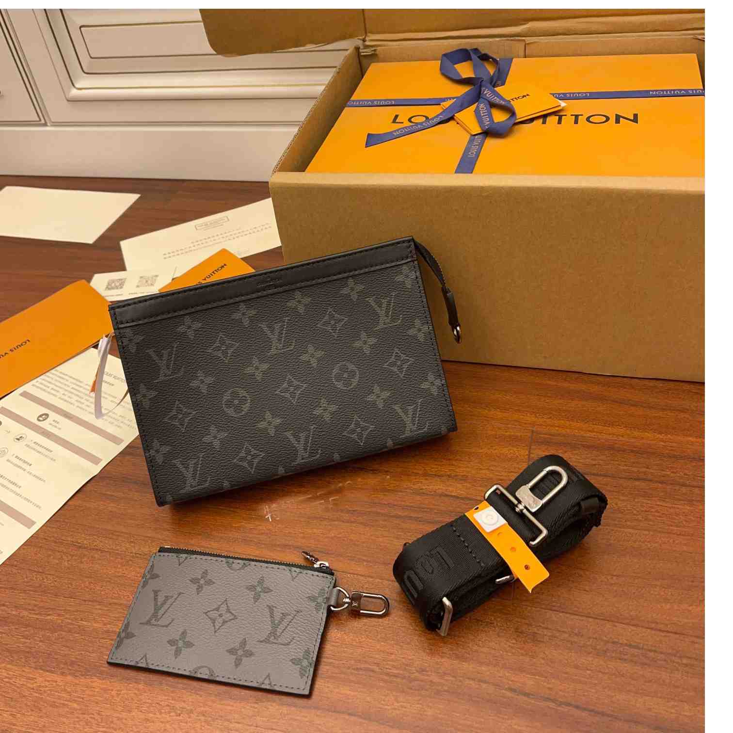 Louis Vuitton Gaston Wearable Wallet(22x14.5x4.5CM)   M81124 - DesignerGu