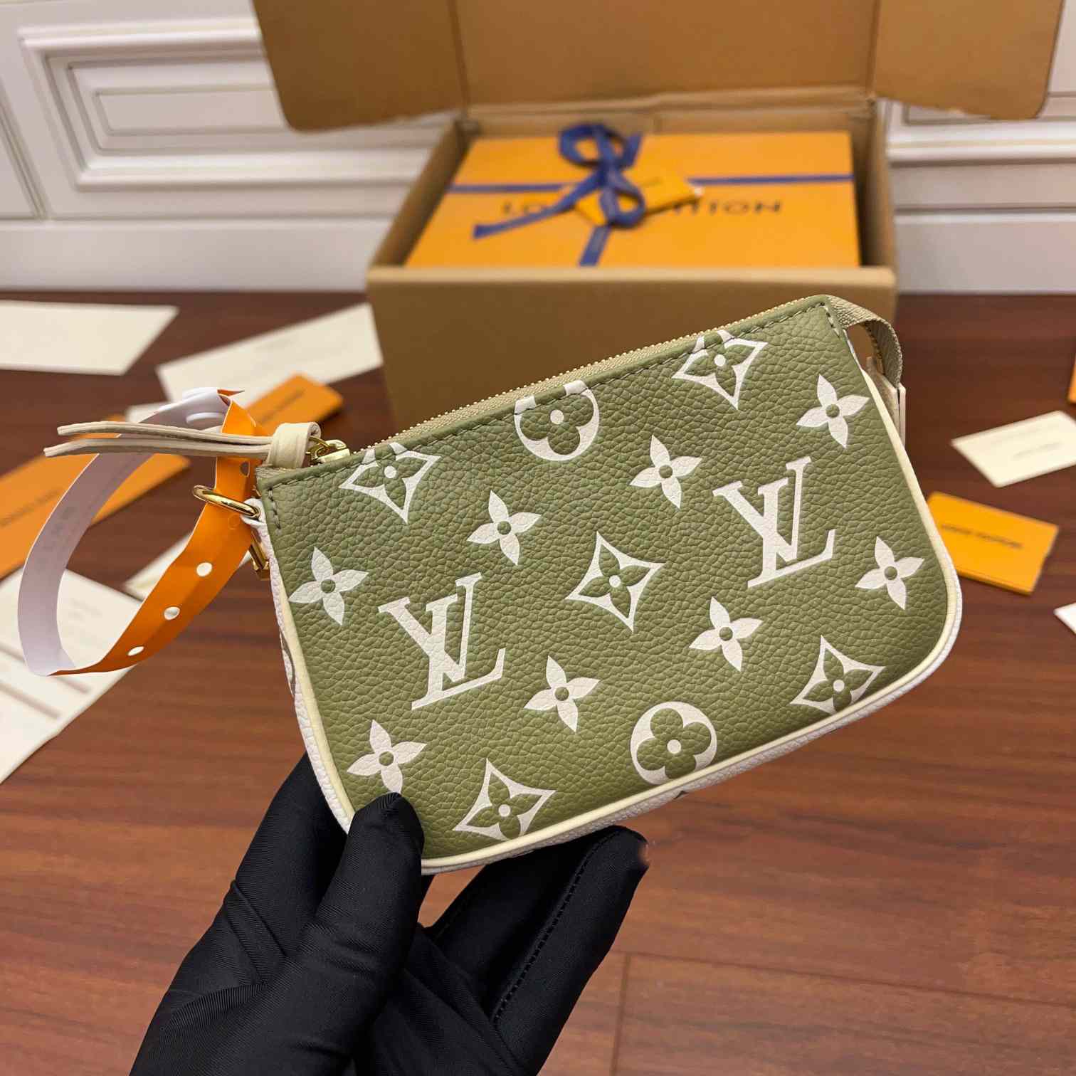 Louis Vuitton Mini Pochette Accessoires(15.5x10.5x4CM)    M81284 - DesignerGu