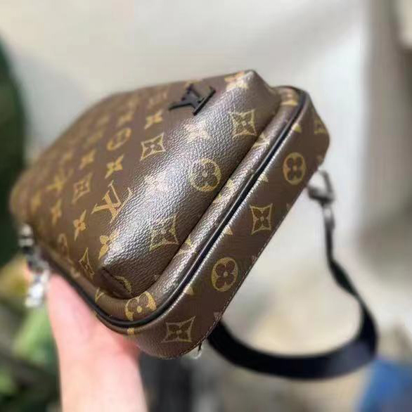 Louis Vuitton Avenue Slingbag       M46327 - DesignerGu