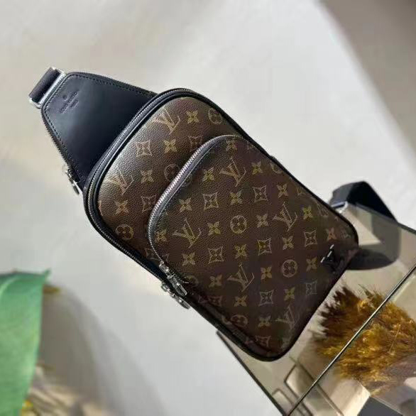 Louis Vuitton Avenue Slingbag       M46327 - DesignerGu