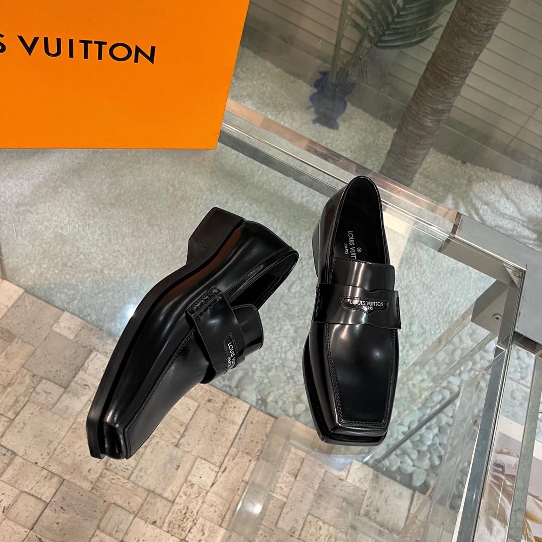 Louis Vuitton Connelly Flat Loafer      1AAOKF - DesignerGu