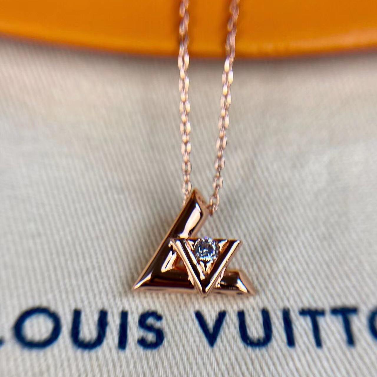 Louis Vuitton LV Volt One Small Pendant, Pink Gold And Diamond     Q93813 - DesignerGu