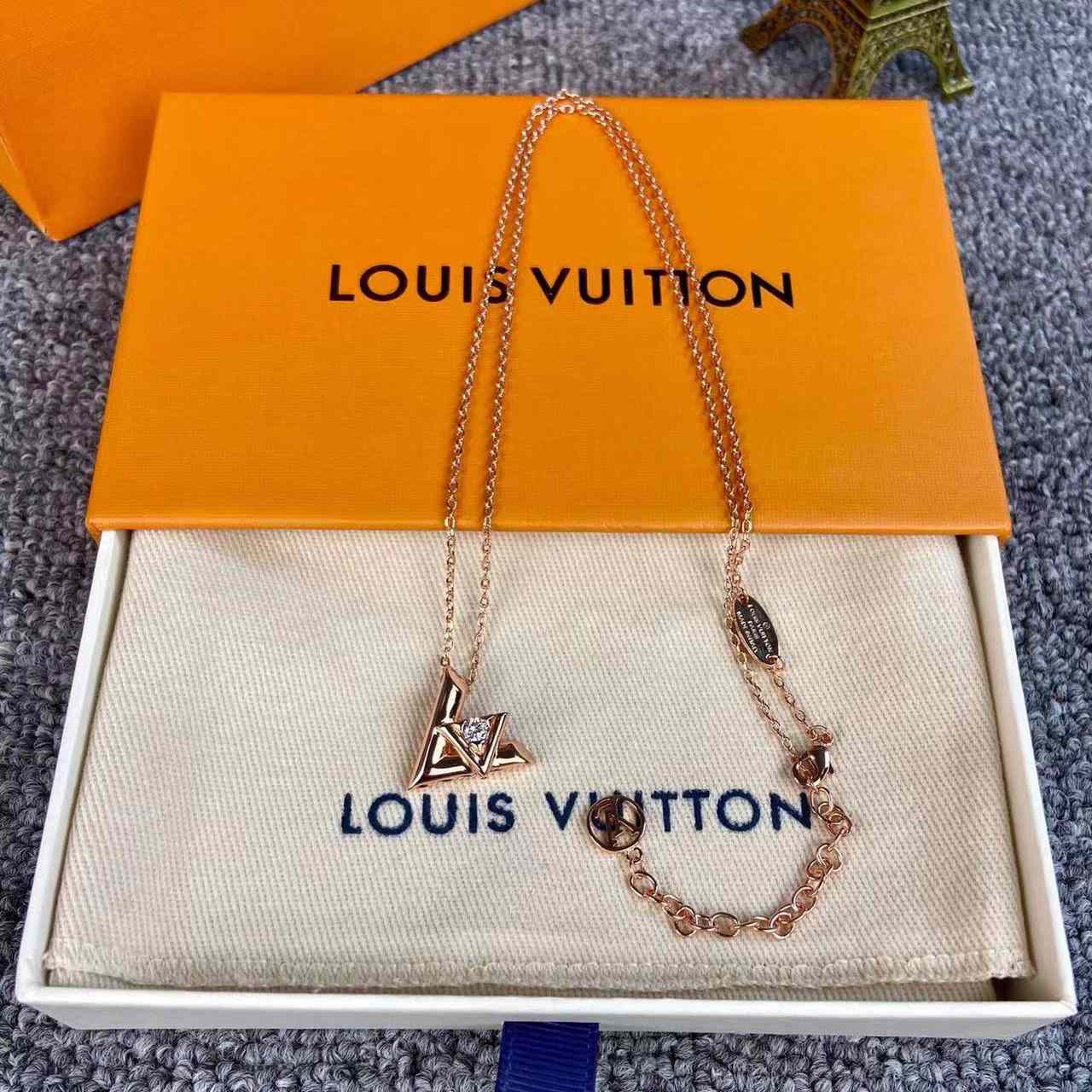 Louis Vuitton LV Volt One Small Pendant, Pink Gold And Diamond     Q93813 - DesignerGu