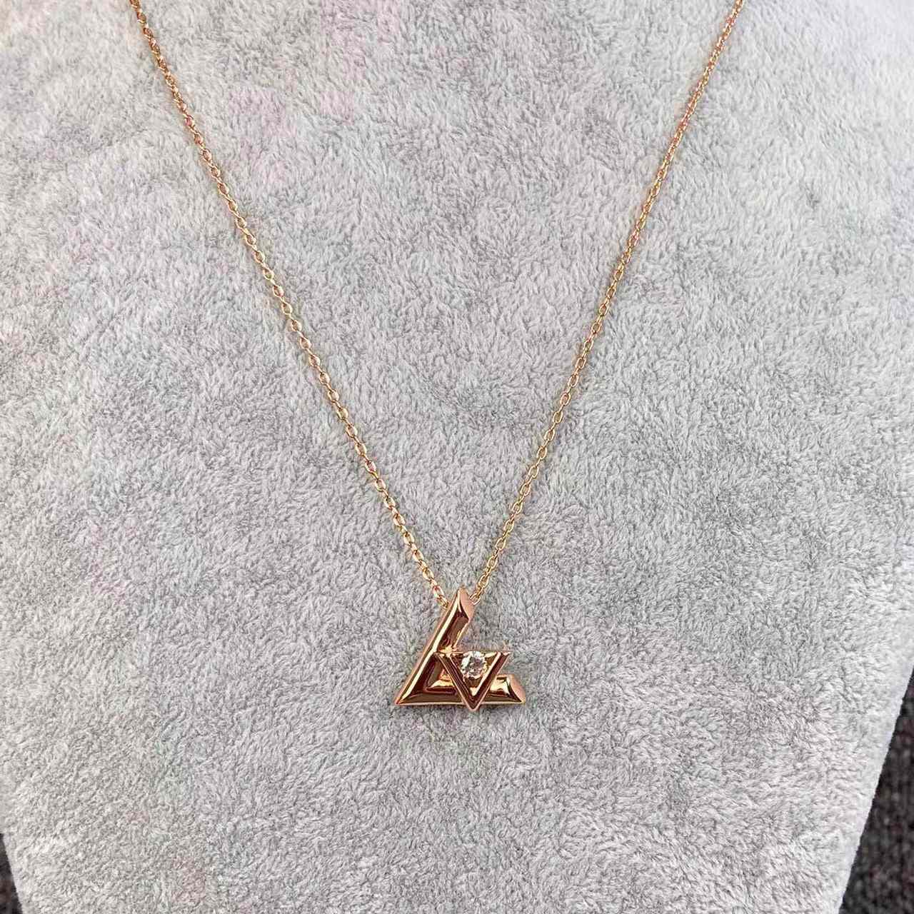 Louis Vuitton LV Volt One Small Pendant, Pink Gold And Diamond     Q93813 - DesignerGu