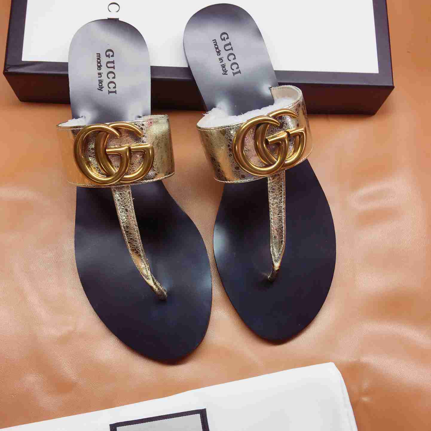 Gucci Marmont Leather Platform Sandals - DesignerGu