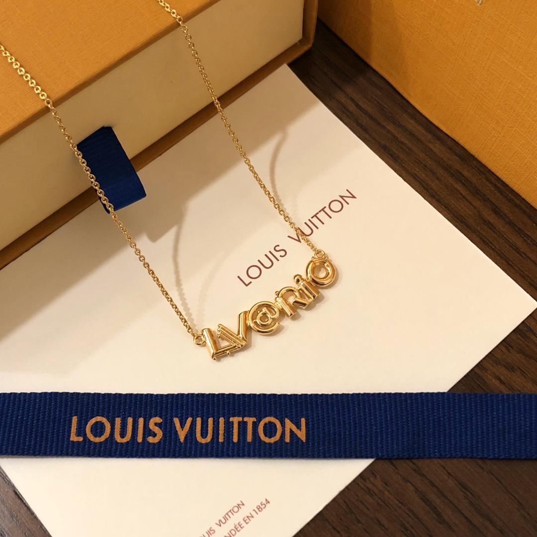 Louis Vuitton Essential V Necklace - DesignerGu