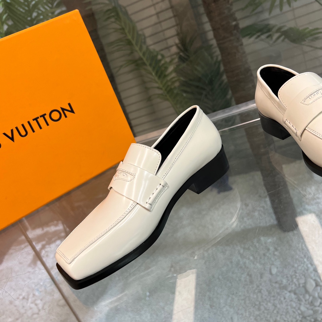 Louis Vuitton Connelly Flat Loafer       - DesignerGu