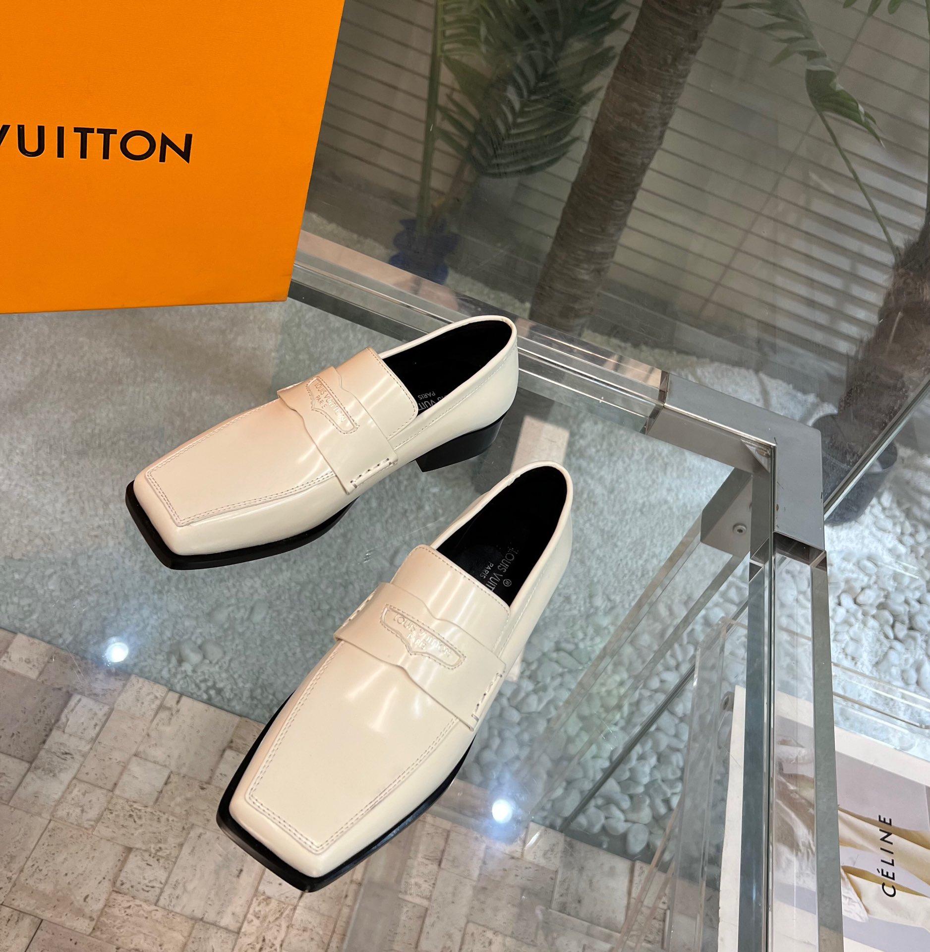 Louis Vuitton Connelly Flat Loafer       - DesignerGu