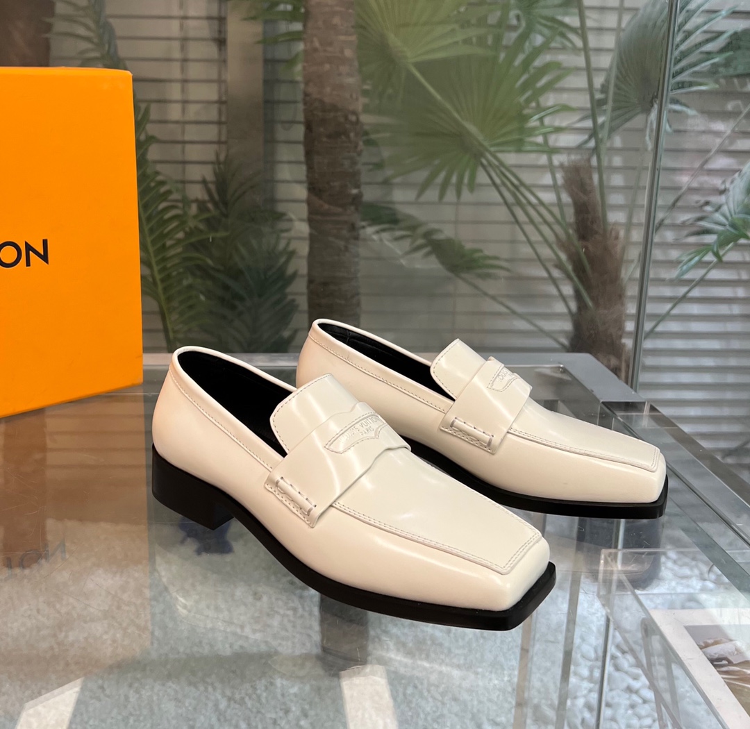 Louis Vuitton Connelly Flat Loafer       - DesignerGu