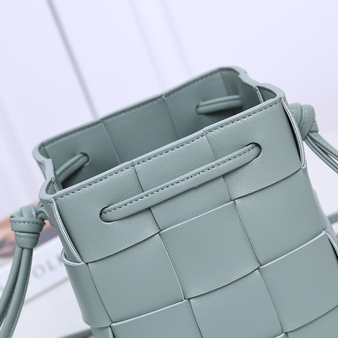 Bottega Veneta Small Cassette Bucket Bag - DesignerGu