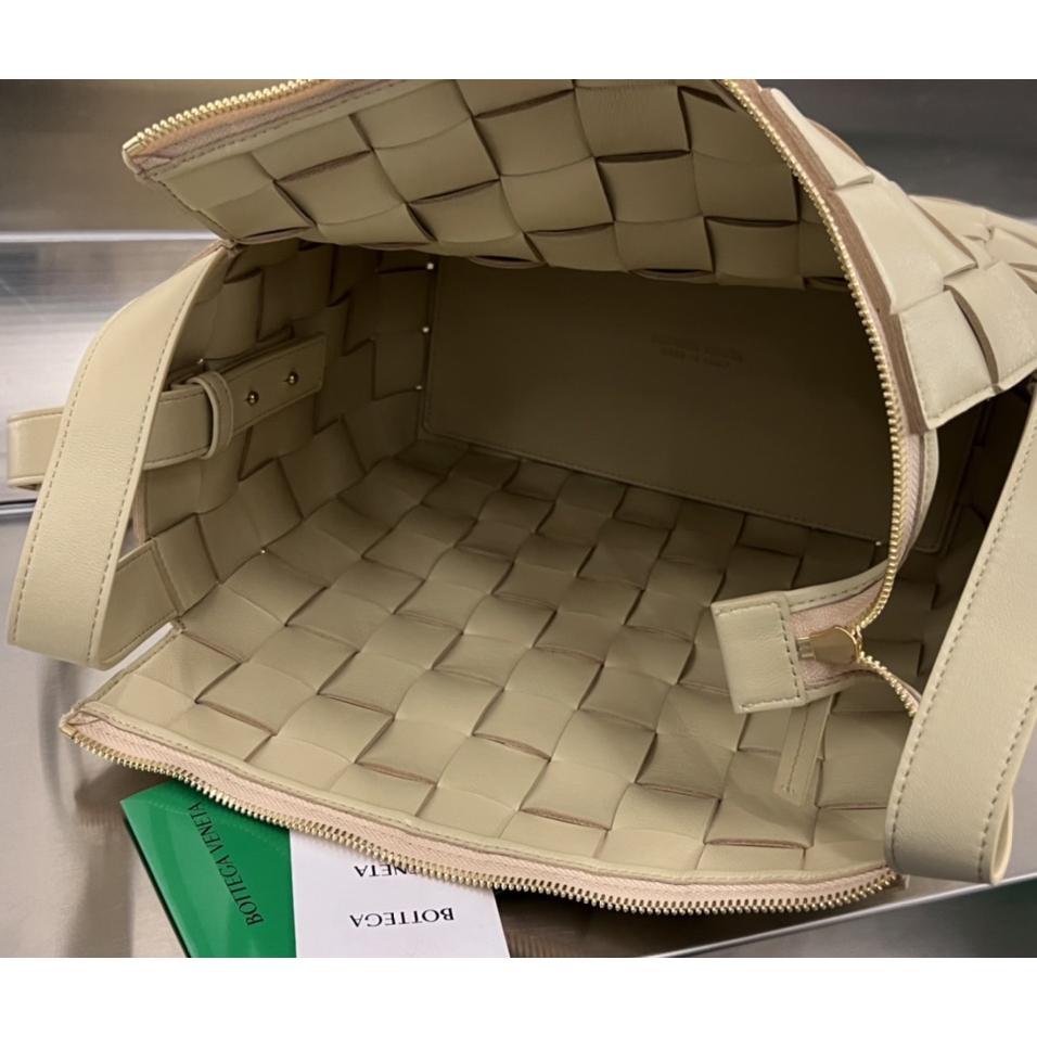 Bottega Veneta Bowling Cassette - DesignerGu