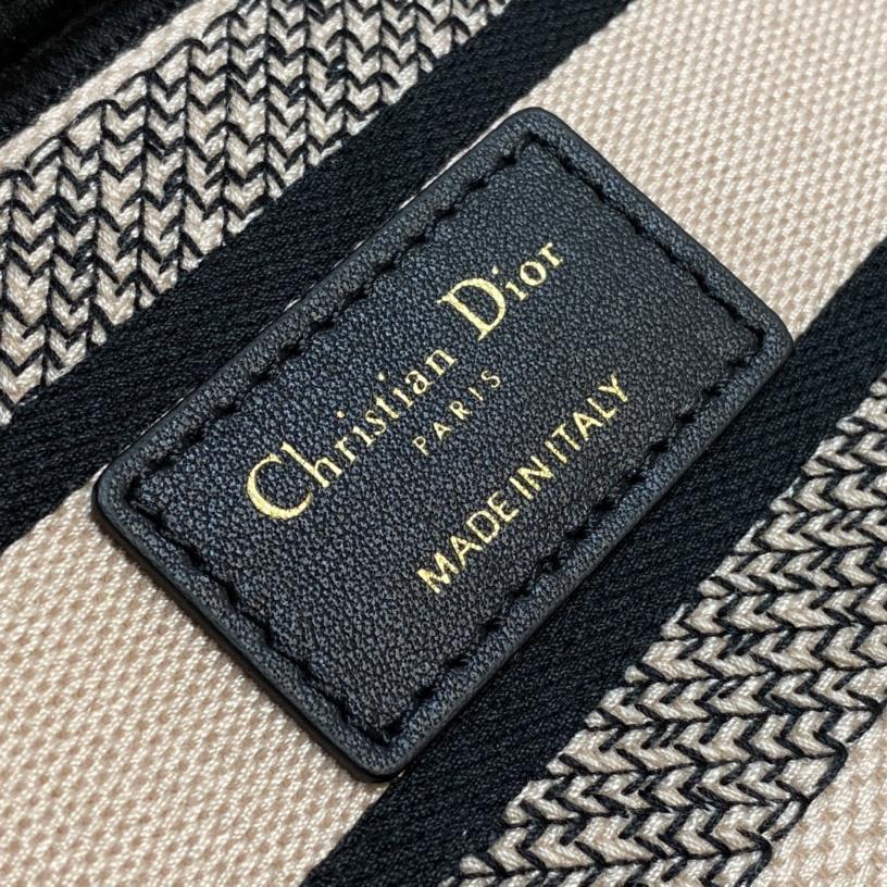 Dior Medium Lady D-lite Bag - DesignerGu