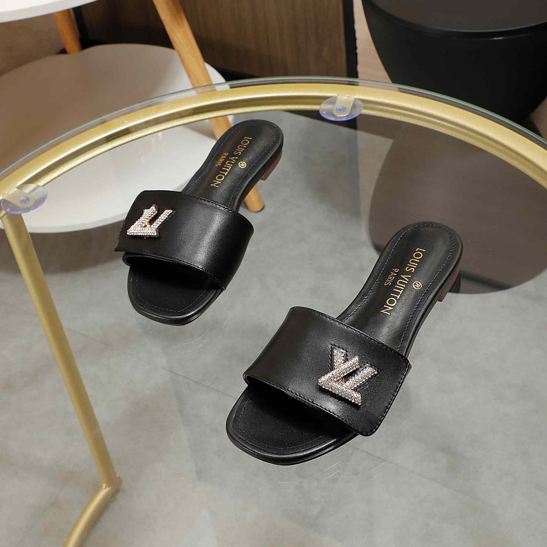 Louis Vuitton Shake Flat Mule       - DesignerGu