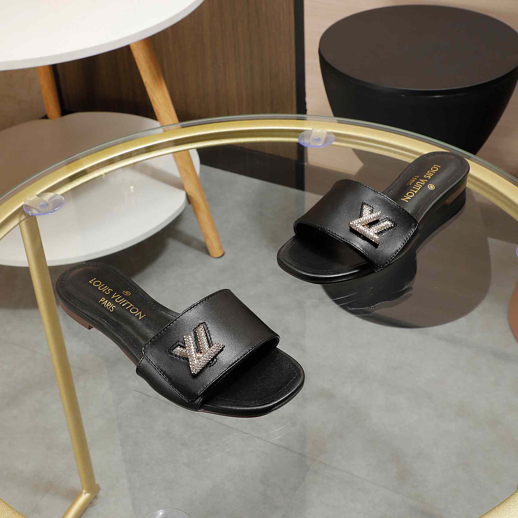 Louis Vuitton Shake Flat Mule       - DesignerGu