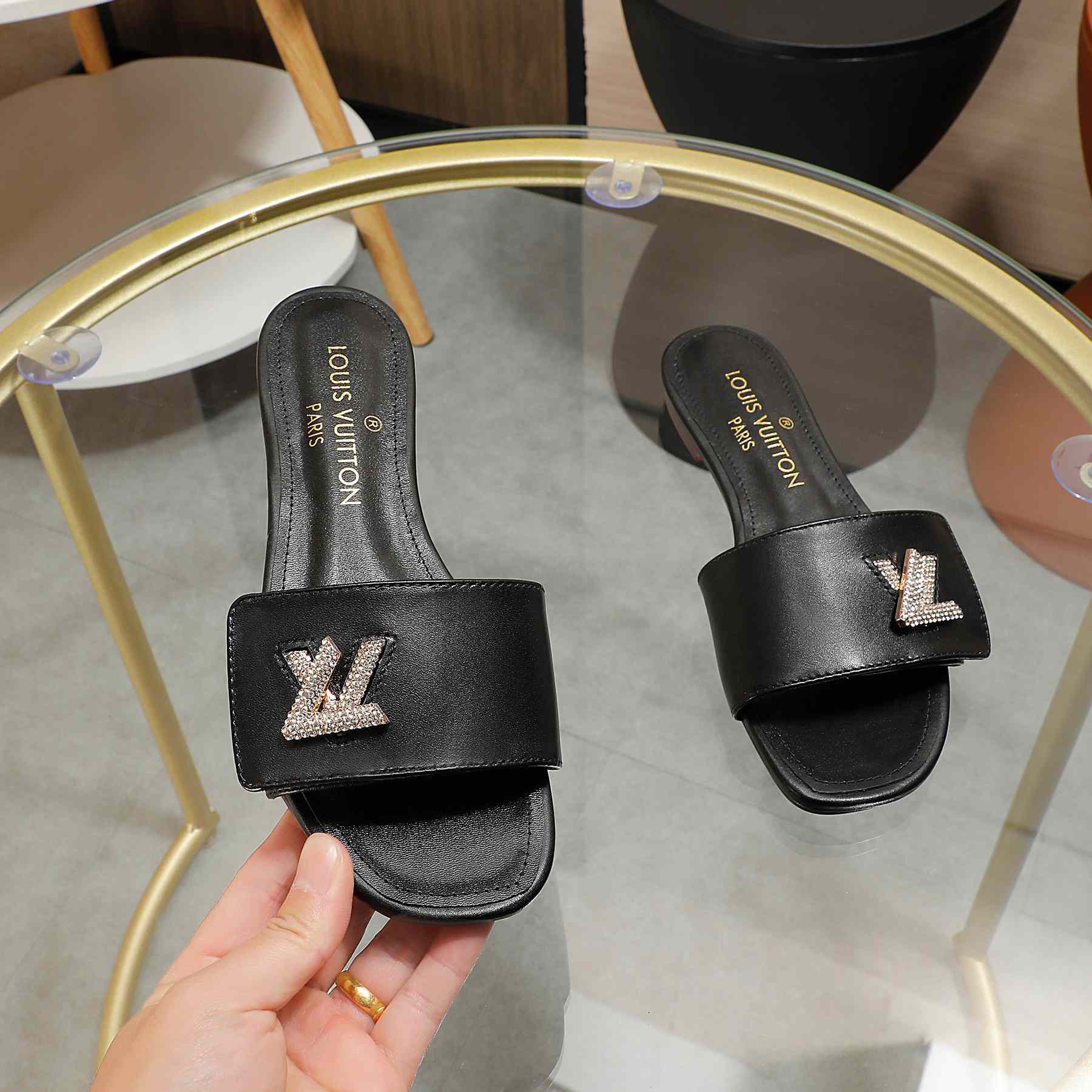 Louis Vuitton Shake Flat Mule       - DesignerGu