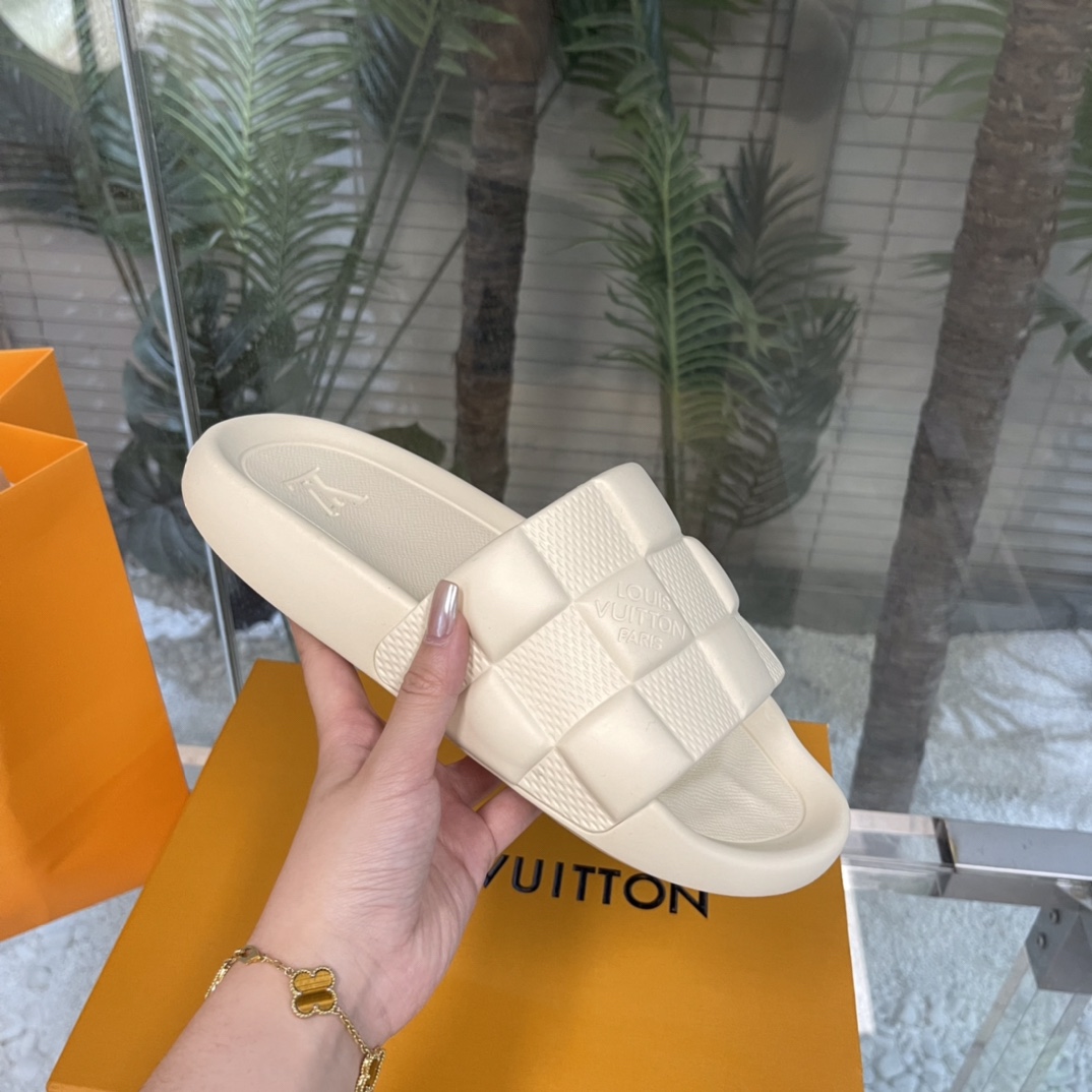 Louis Vuitton Waterfront Mules   1AAR9U - DesignerGu