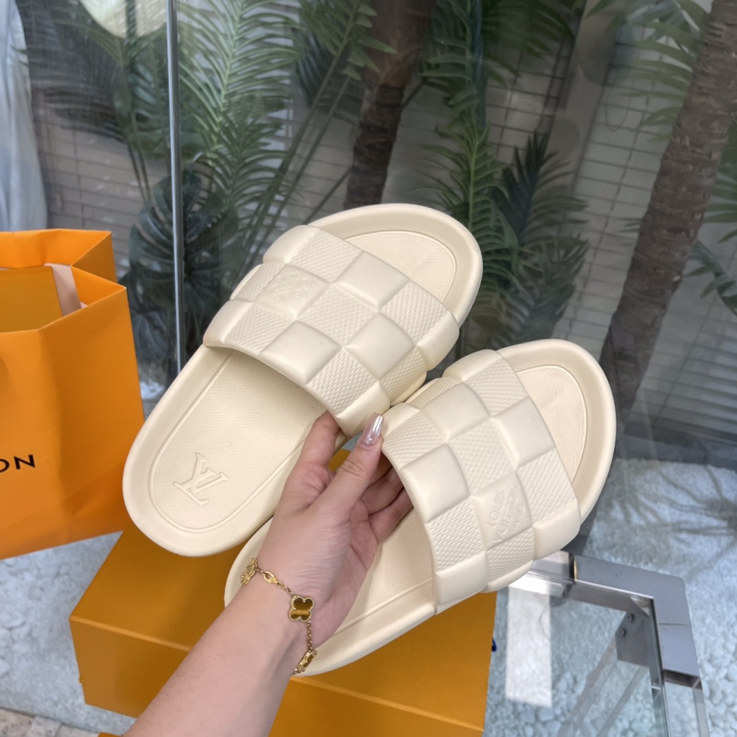 Louis Vuitton Waterfront Mules   1AAR9U - DesignerGu