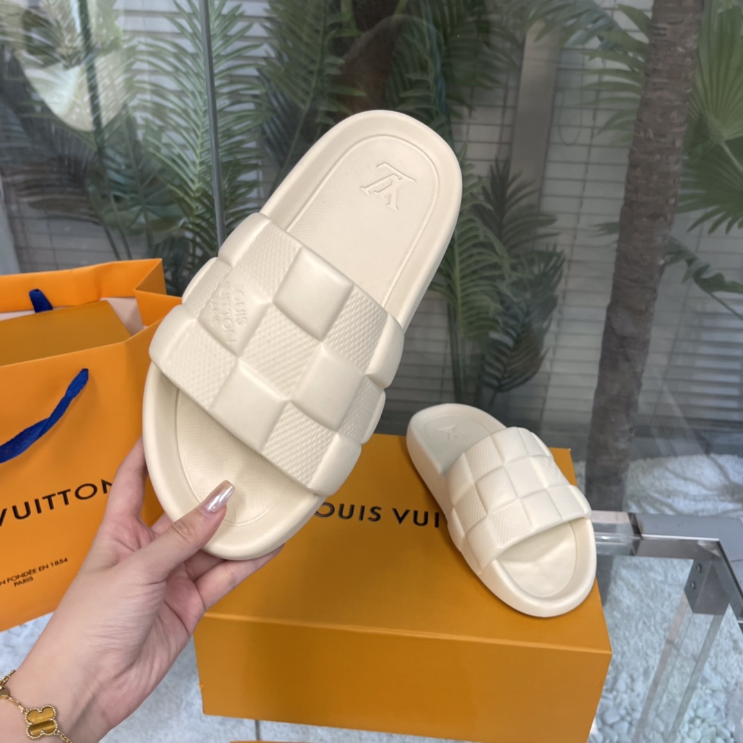 Louis Vuitton Waterfront Mules   1AAR9U - DesignerGu