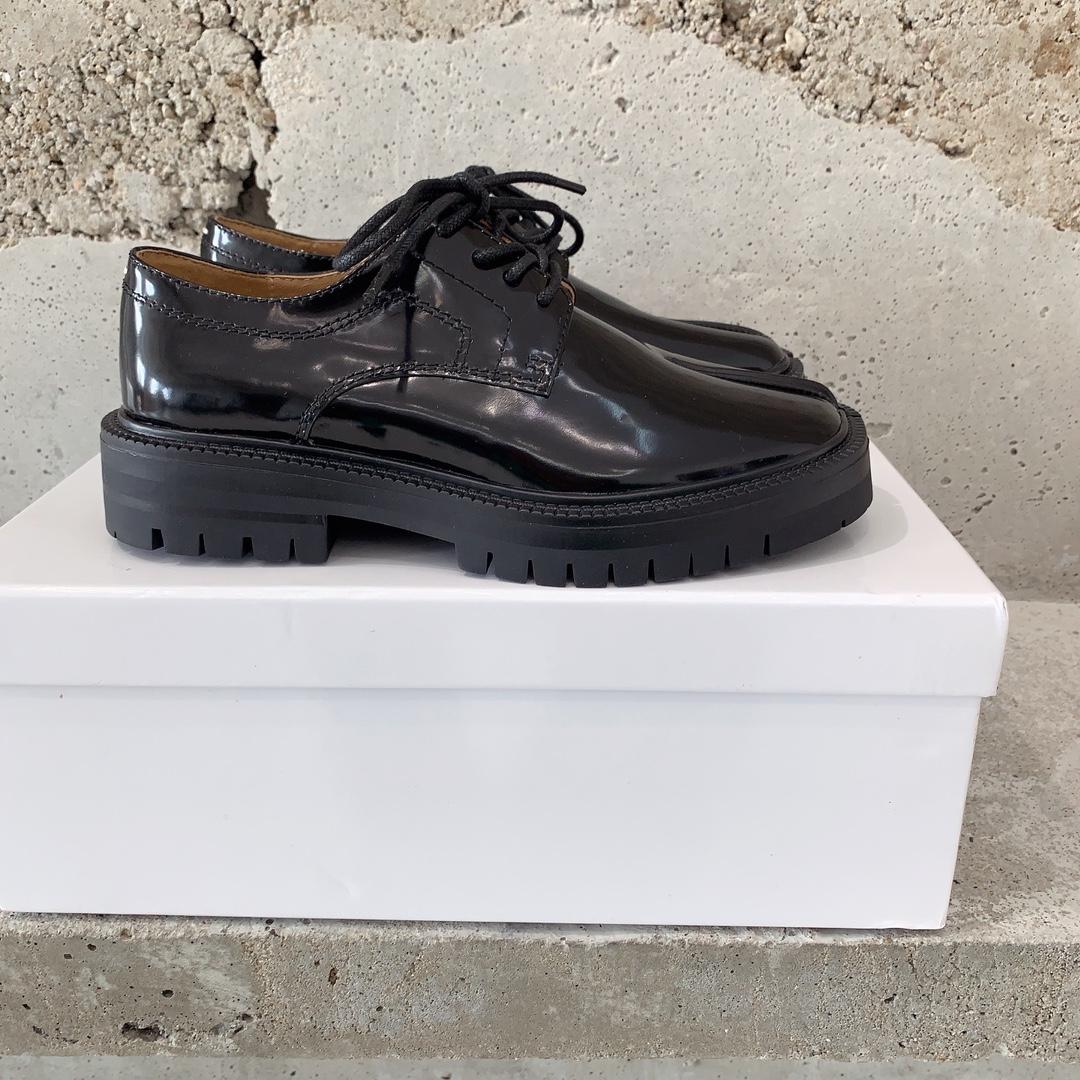 Maison Margiela Tabi Lace-Ups Loafers - DesignerGu