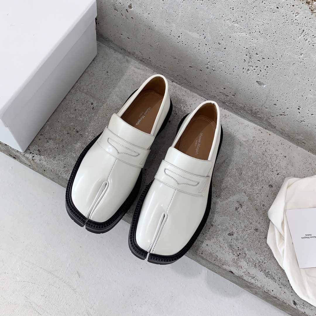 Maison Margiela Tabi Loafers - DesignerGu