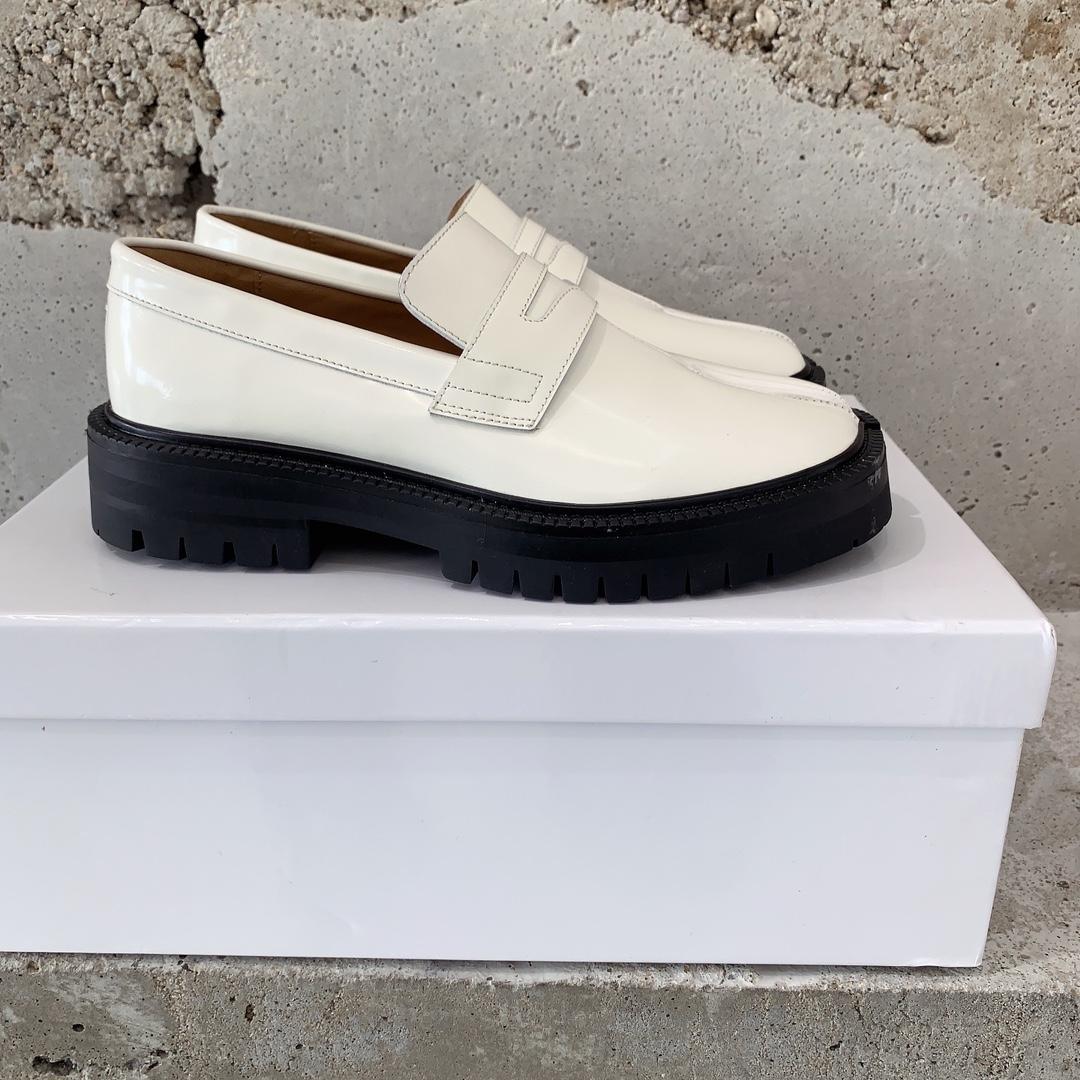 Maison Margiela Tabi Loafers - DesignerGu