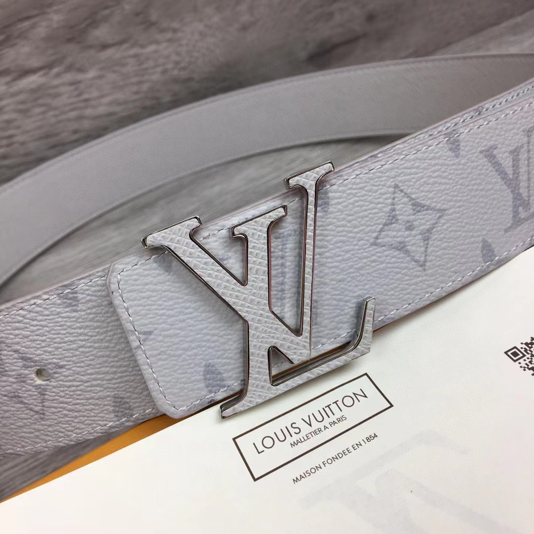 Louis Vuitton LV Initiales 40MM Reversible Belt     M0158V - DesignerGu